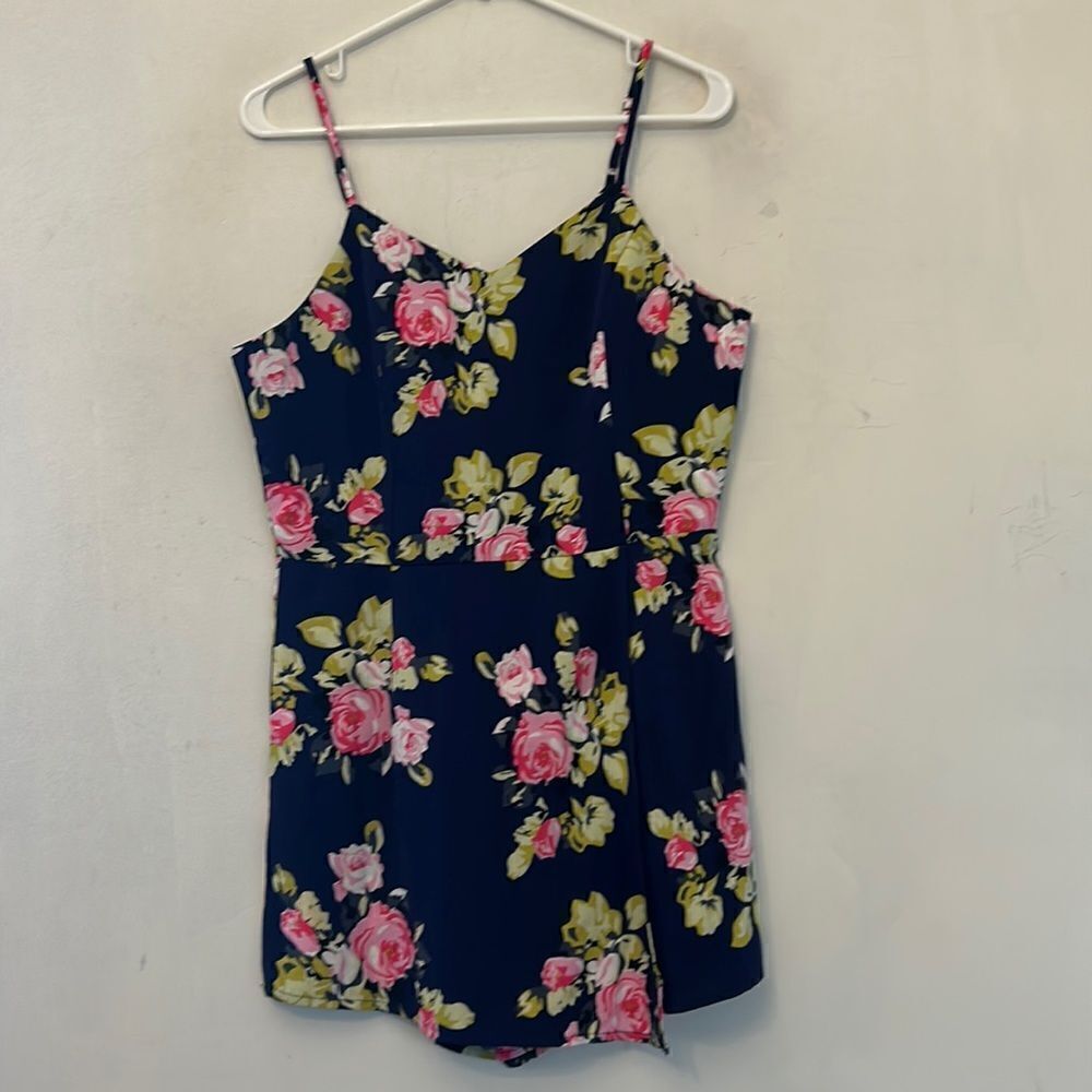 Shein navy floral romper with spaghetti straps Size M